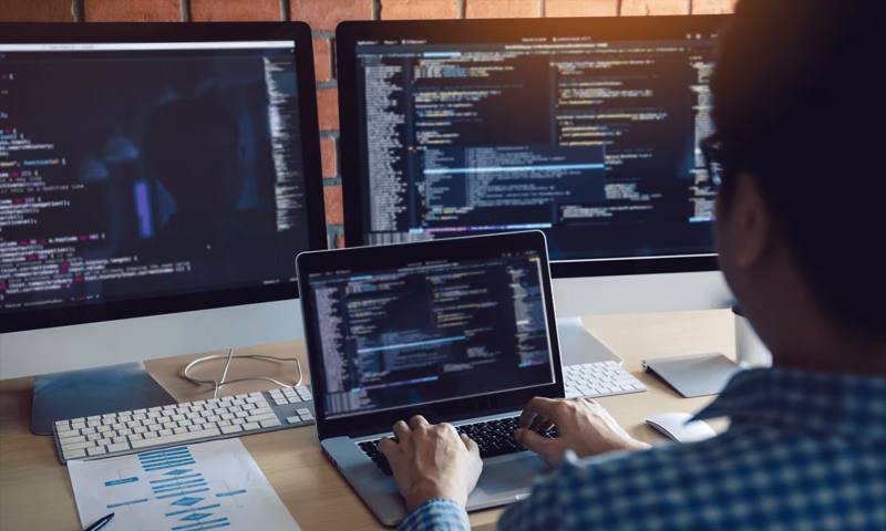 数据科学选型:R与Python如何赋能石柱网站建设?